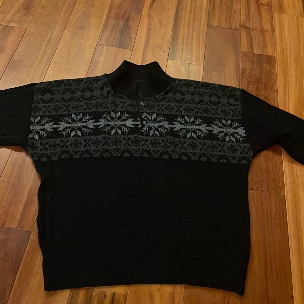 VAN HEUSEN CABLE KNIT SWEATER